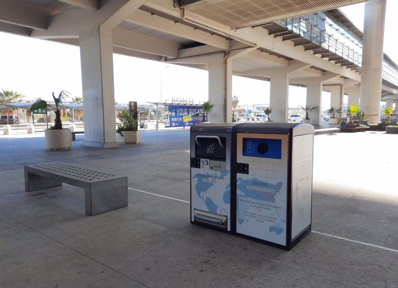 Smart bin airport